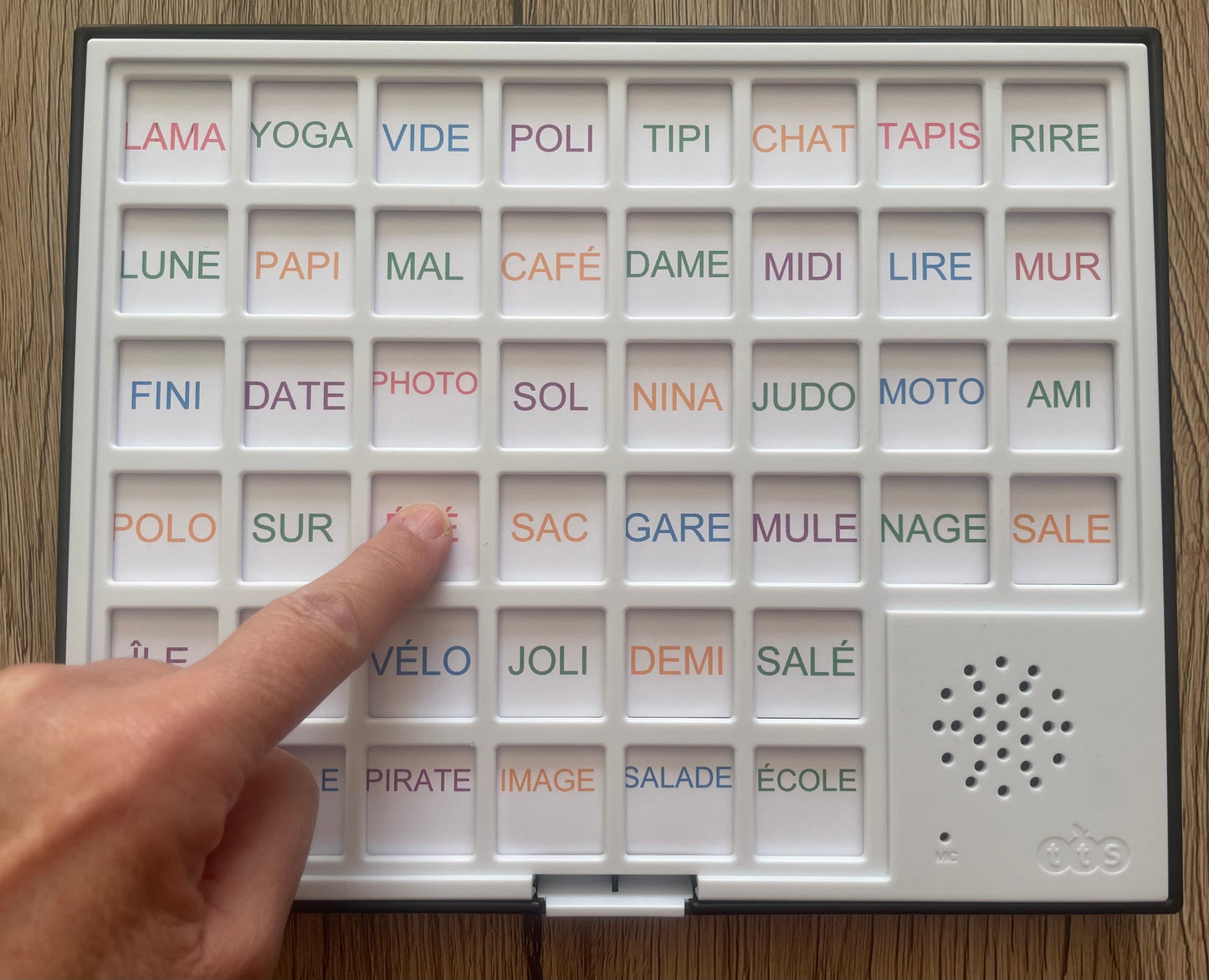 Tableau bavard interactif pour apprendre à lire avec 44 cases et fonctions sonores, outil pédagogique ludique YLOABOOK
