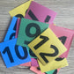 Pack Duo – Étiquettes Lettres & Nombres Plastifiées (56 pièces, format 7x7 cm) 📚 L’alphabet + les chiffres jusqu’à 30 pour apprendre en manipulant !