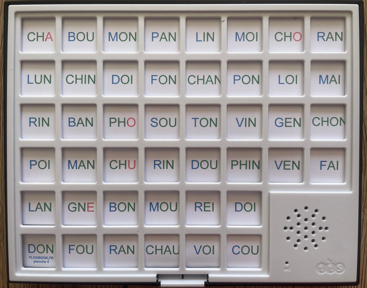 Tableau bavard de lecture avec cases sonores pour apprendre les sons, syllabes et mots aux enfants.