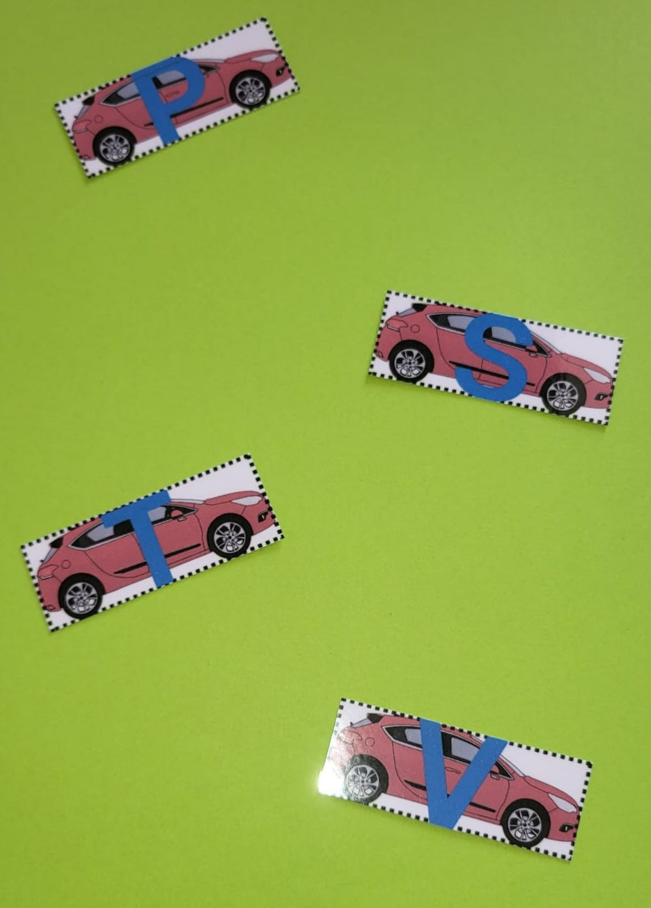 En route pour la lecture 🚗 – Support A4 plastifié + 13 voitures des sons