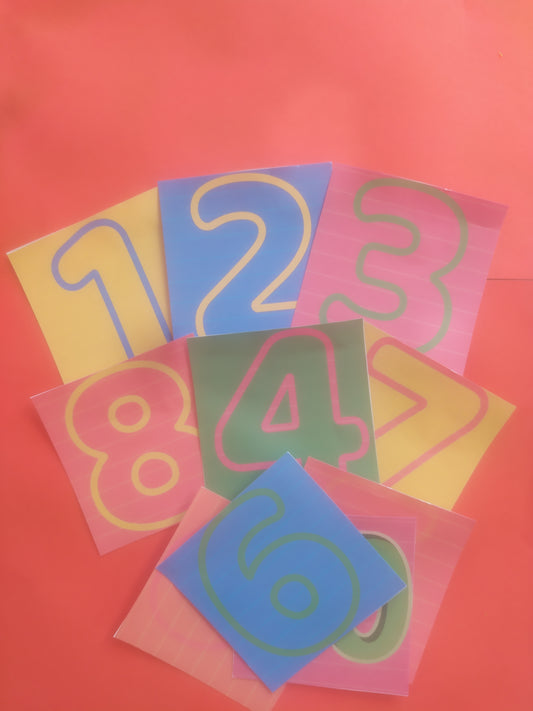 30 étiquettes plastifiées des nombres jusqu'à 30 (à utiliser avec le tableau de communication parlant si on le souhaite)
