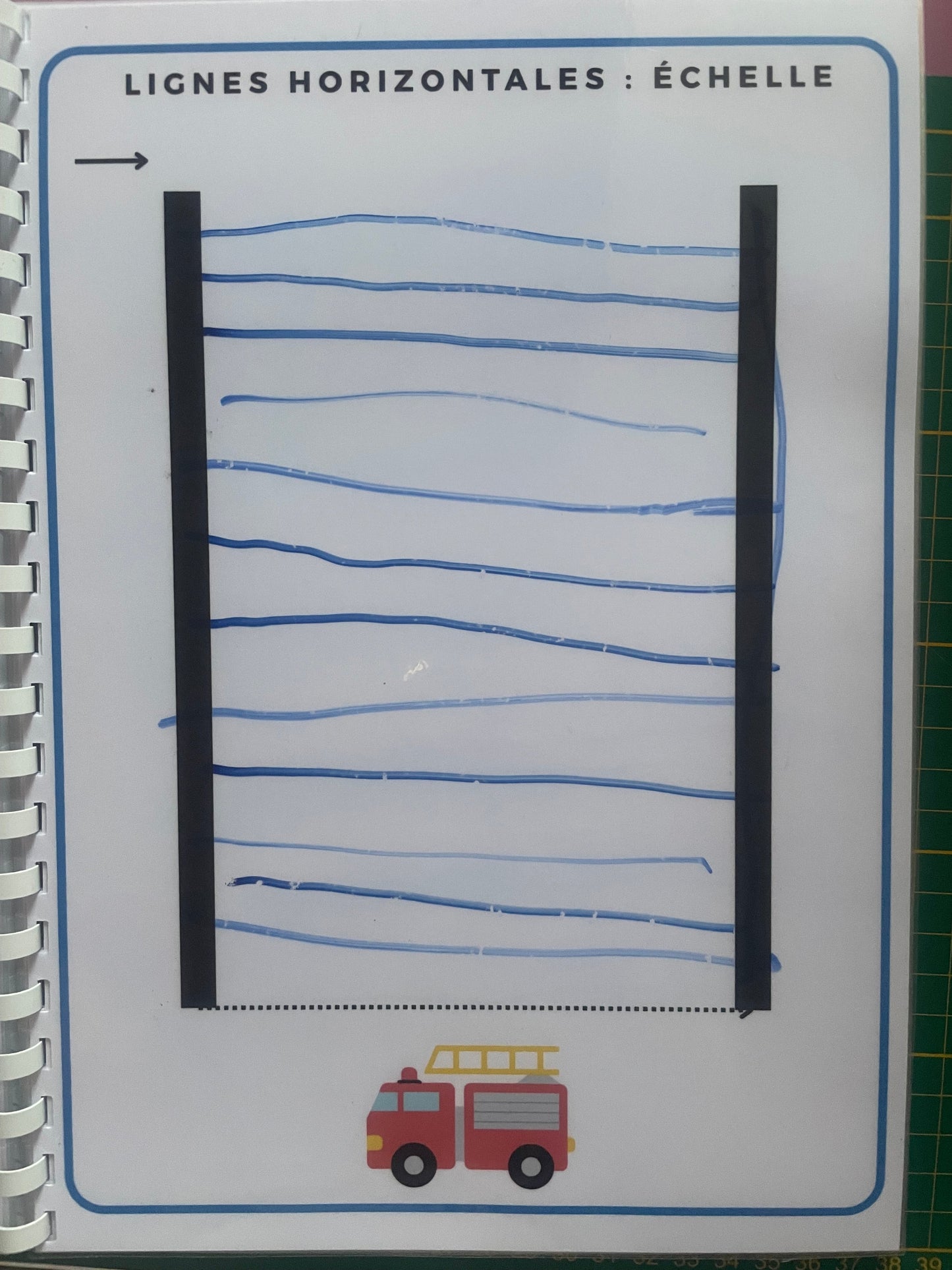 Fiche du livret de graphisme avec lignes horizontales pour motricité fine enfant maternelle