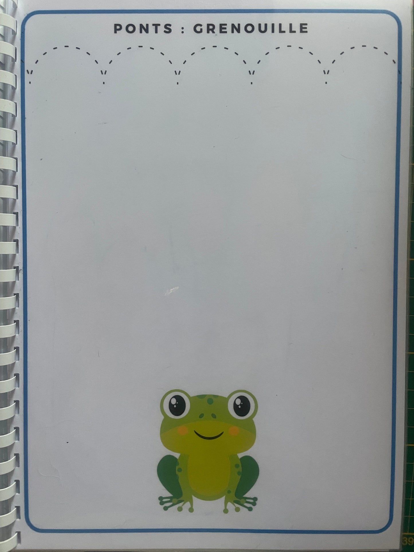 Page du livret de graphisme avec exercice de tracé de ponts et illustration de grenouille pour maternelle.